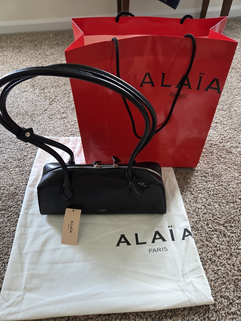 Alaïa Black Leather Shoulder Barrel Bag